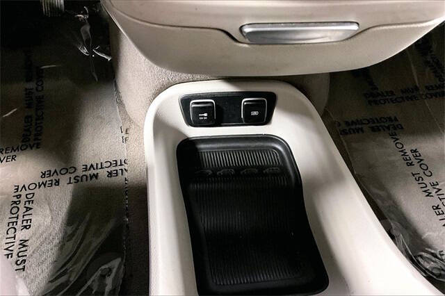 2017 Chrysler Pacifica Touring-L