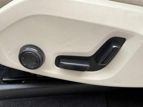 2017 Volvo XC90 T6 Momentum