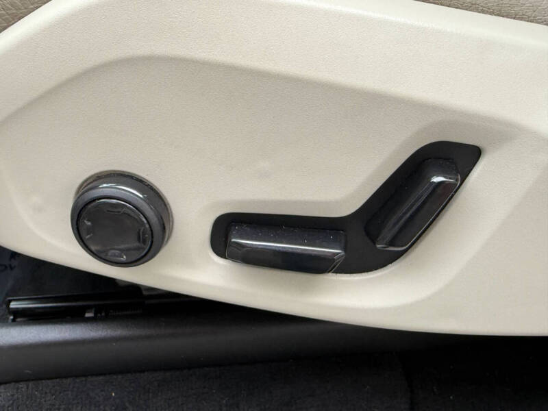 2017 Volvo XC90 T6 Momentum