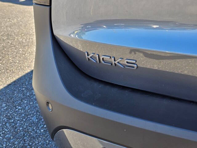 2025 Nissan Kicks SR