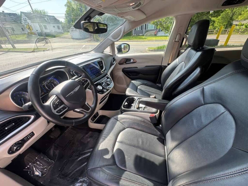 2017 Chrysler Pacifica Touring-L