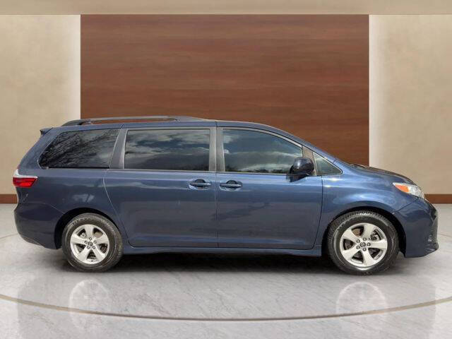 2019 Toyota Sienna LE 8-Passenger