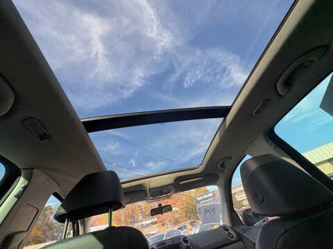 2011 Volkswagen Tiguan SEL