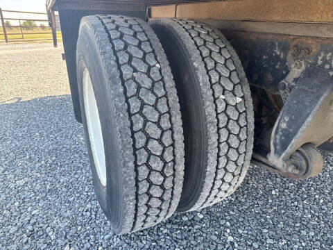 2011 Freightliner M2 106