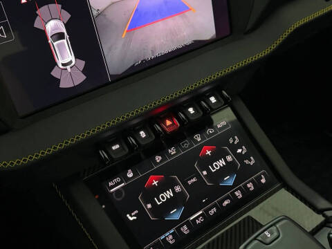2025 Lamborghini Urus SE