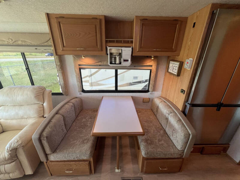 2001 Winnebago Journey 36L