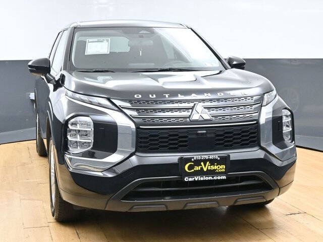 2024 Mitsubishi Outlander ES