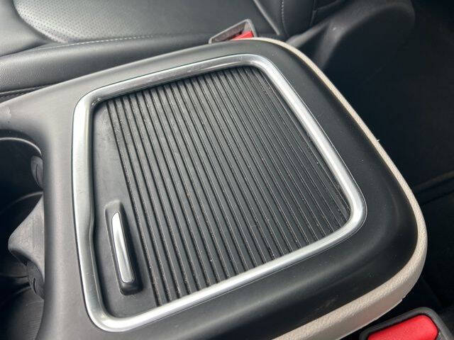 2024 Chrysler Pacifica Touring L - Photo 36