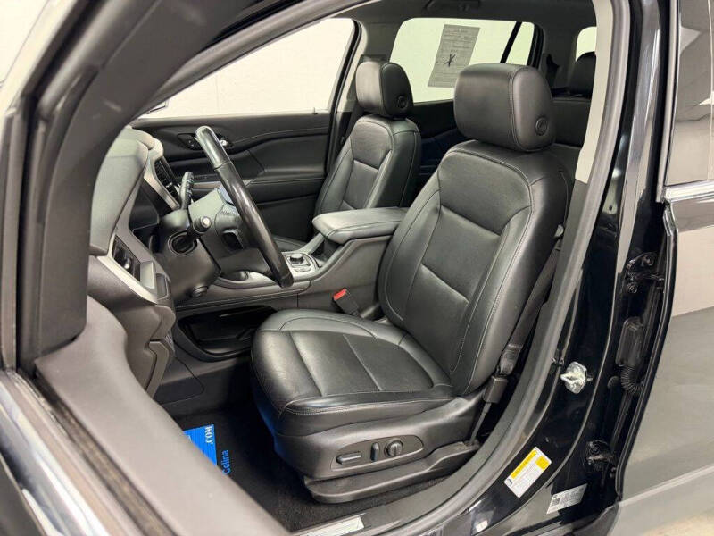 2022 GMC Acadia SLT