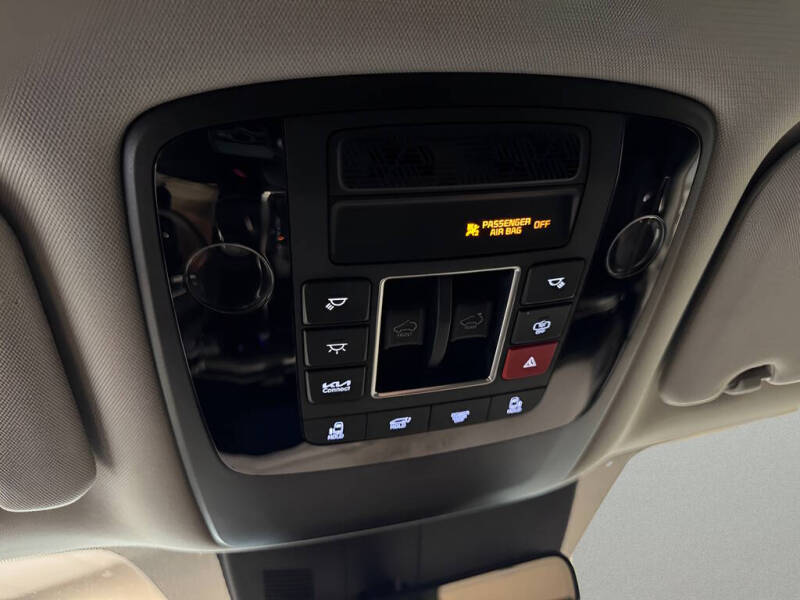 2025 Kia Carnival SX