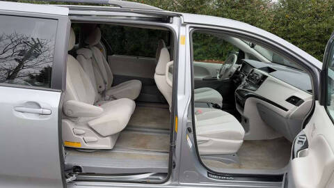 2014 Toyota Sienna LE 8-Passenger