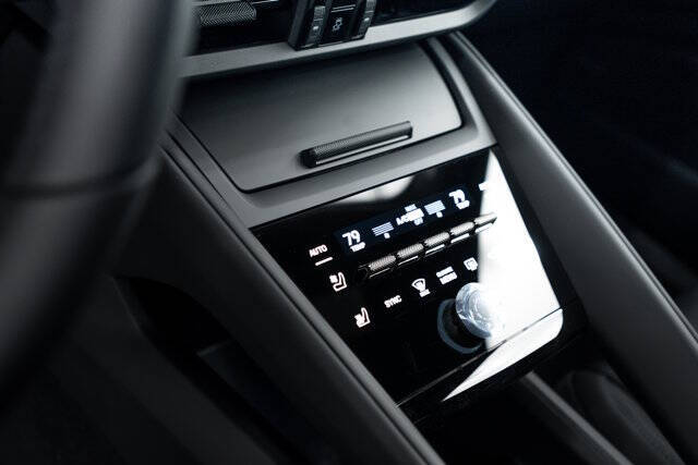 2025 Porsche Macan Turbo Electric