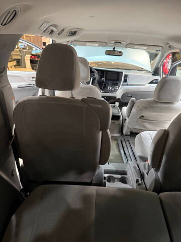 2017 Toyota Sienna LE 8-Passenger