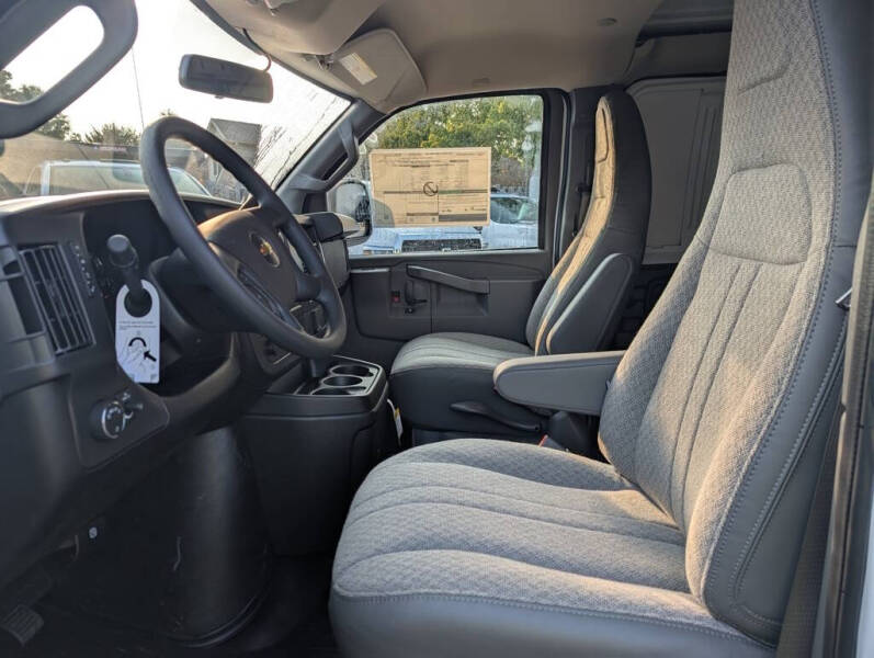 2025 Chevrolet Express 2500