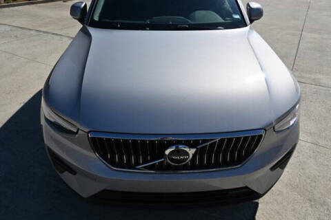2025 Volvo XC40 B5 Core Bright Theme