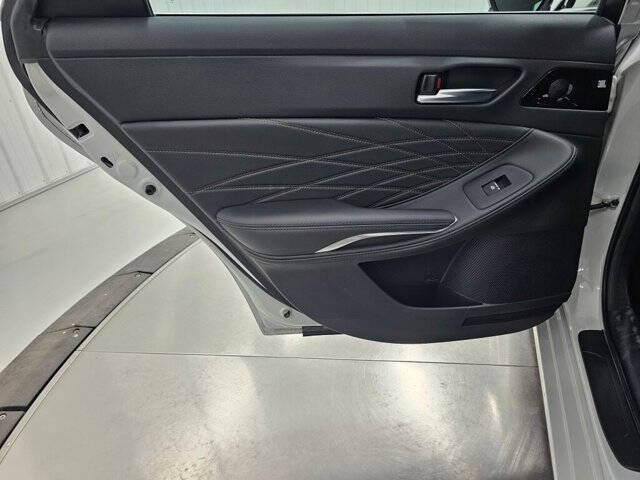 2022 Toyota Avalon Hybrid Limited