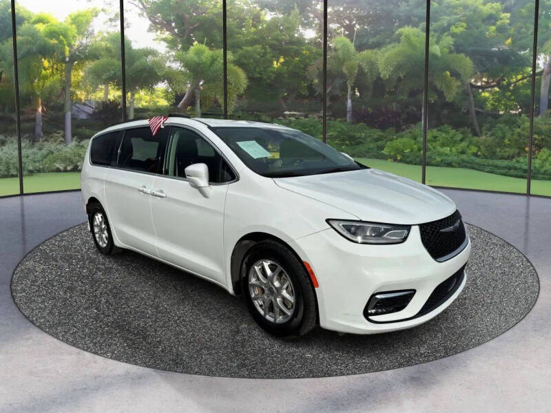 2022 Chrysler Pacifica Touring L