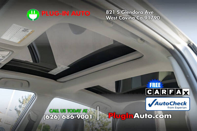 2013 Toyota Prius v Five