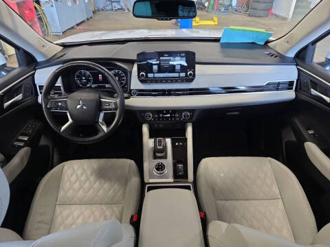 2024 Mitsubishi Outlander PHEV SEL