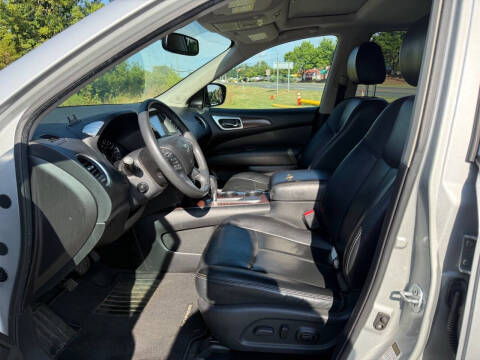 2017 Nissan Pathfinder Platinum