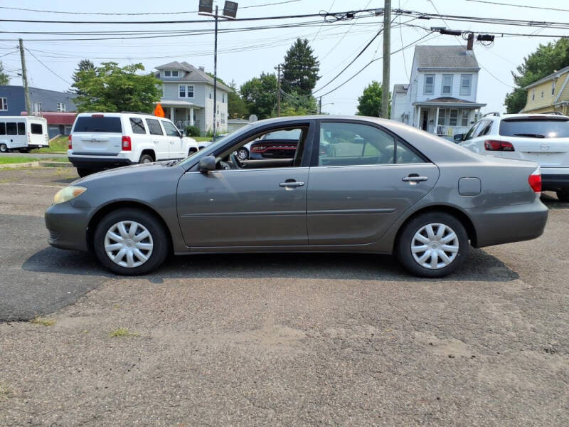 2005 Toyota Camry LE