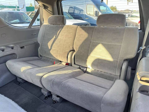 2005 Toyota Sequoia SR5