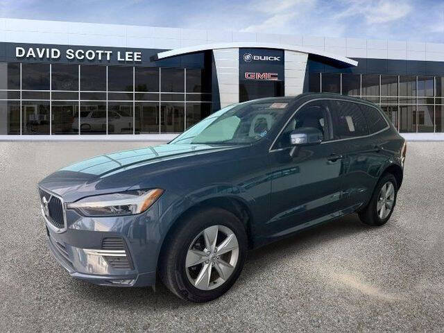 2022 Volvo XC60 B5 Momentum