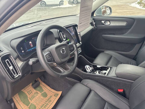 2025 Volvo XC40 B5 Plus Bright Theme