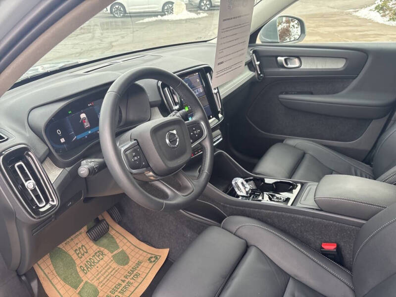 2025 Volvo XC40 B5 Plus Bright Theme