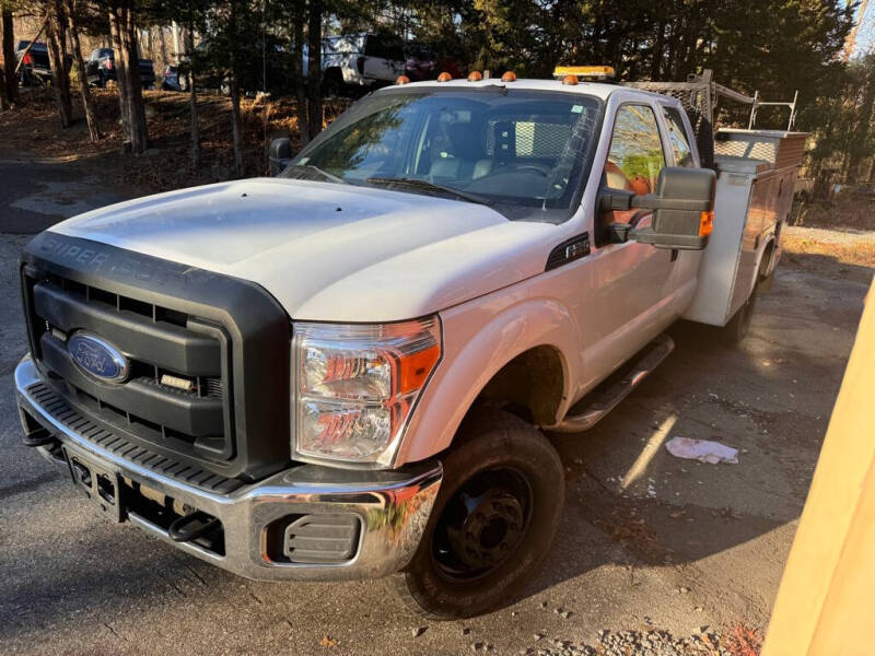 2015 Ford F-350 Super Duty Chassis Cab XLT photo 17