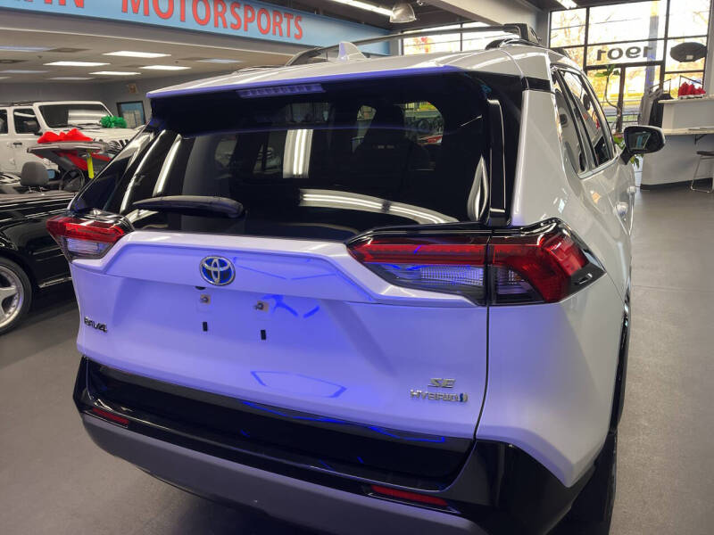 2023 Toyota RAV4 Hybrid SE
