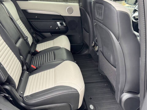 2023 Land Rover Discovery P300 S R-Dynamic