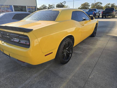 2017 Dodge Challenger SXT Plus