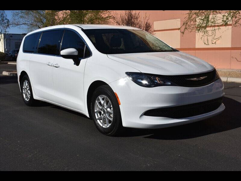 2022 Chrysler Voyager LX