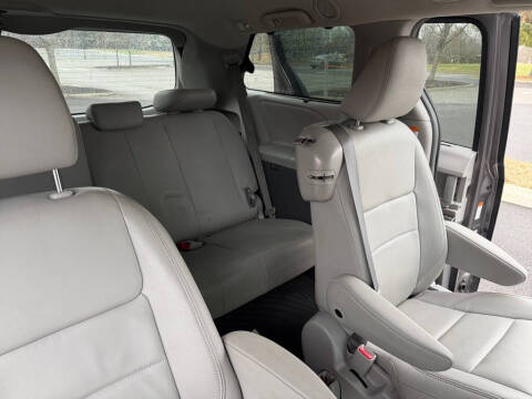 2015 Toyota Sienna XLE 8-Passenger