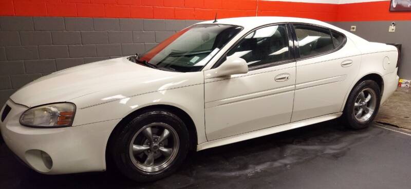 2005 Pontiac Grand Prix for sale at D & J AUTO EXCHANGE in Columbus IN