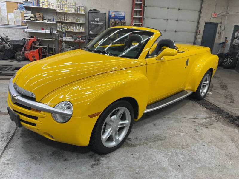 2004 Chevrolet SSR LS photo 4