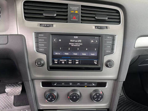 2017 Volkswagen Golf SportWagen