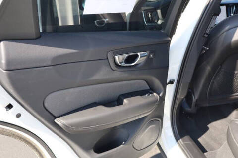 2024 Volvo XC60 Recharge T8 Ultimate Dark Theme