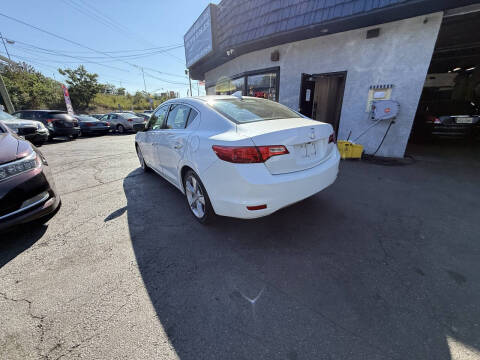 2013 Acura ILX 2.0L w/Premium