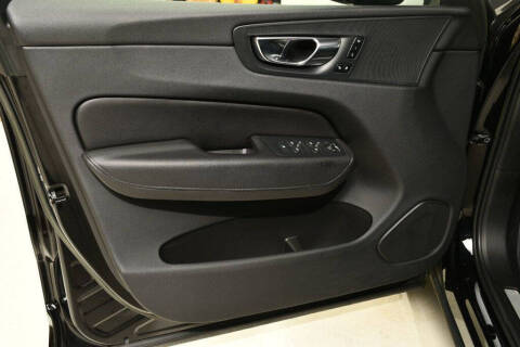 2022 Volvo XC60 B5 Momentum