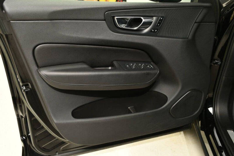 2022 Volvo XC60 B5 Momentum