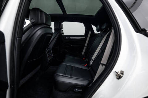 2023 Porsche Cayenne S Platinum Edition