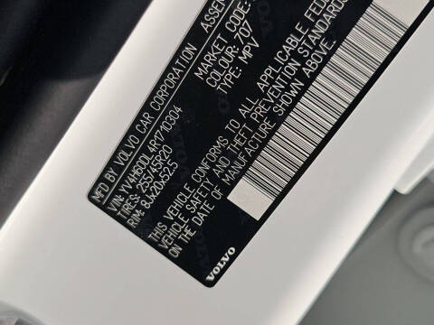 2024 Volvo XC60 Recharge T8 Plus Dark Theme