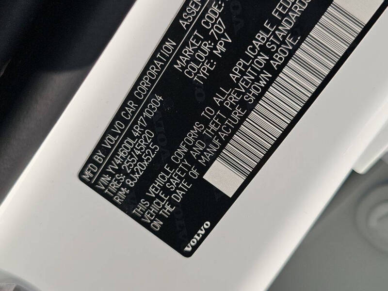 2024 Volvo XC60 Recharge T8 Plus Dark Theme