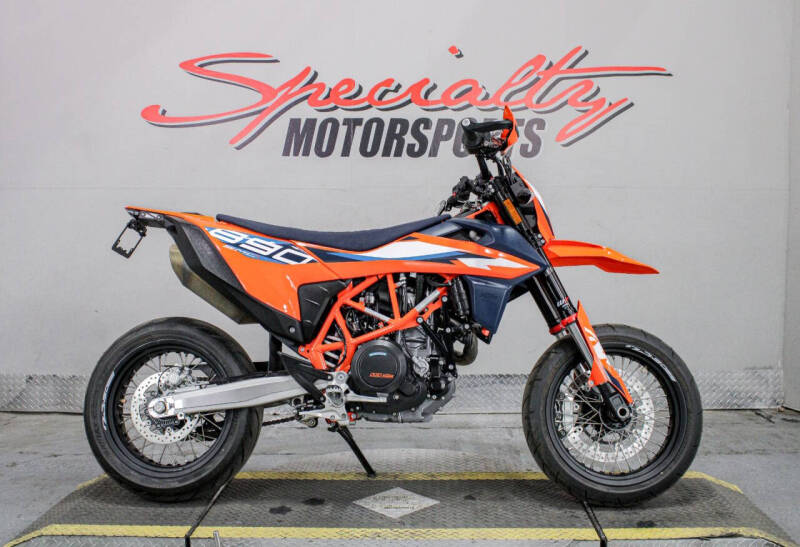 2024 KTM 690 SMC R