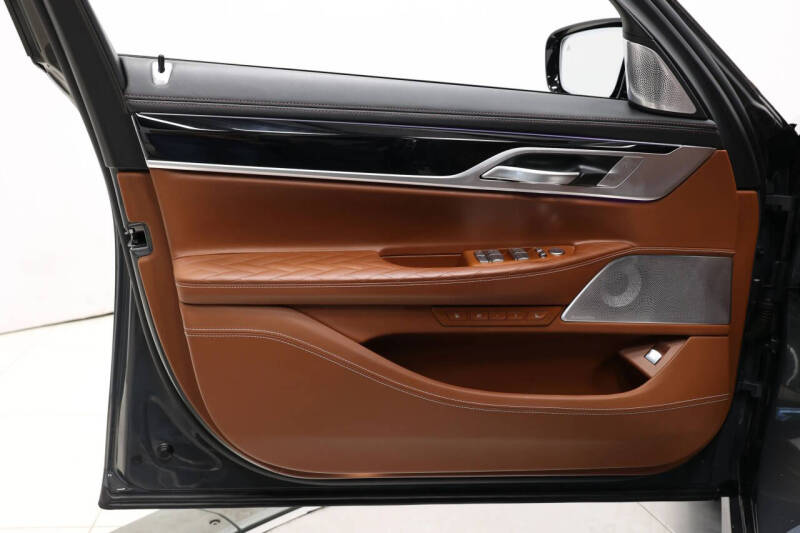 2022 BMW 7 Series M760i xDrive