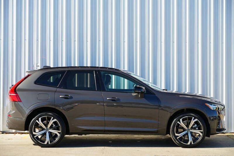 2024 Volvo XC60 Recharge T8 Ultimate Dark Theme