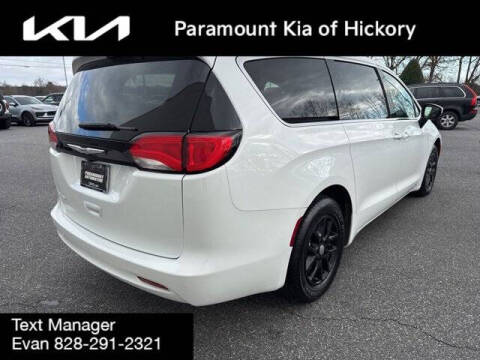 2023 Chrysler Voyager LX