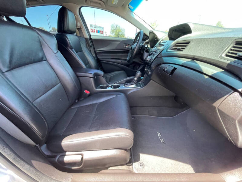 2013 Acura ILX 2.0L w/Tech